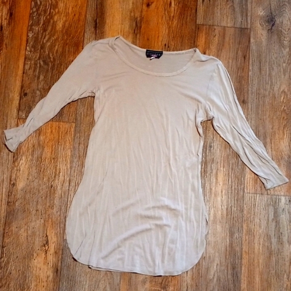 Discreet Cute Beige Knit Top 3/4 Sleeve Tee Small - Picture 1 of 4